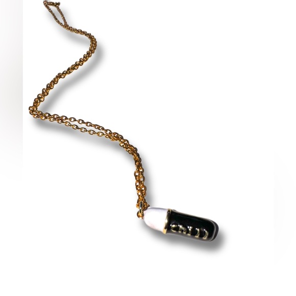 Black large chill pill necklace - Picture 2 of 4